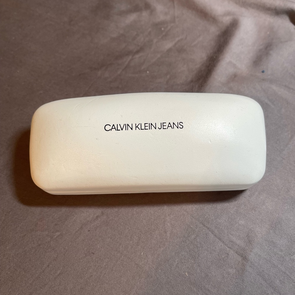 Calvin Klein Jeans White Clamshell Hard Case Eyeglasses or Sunglasses